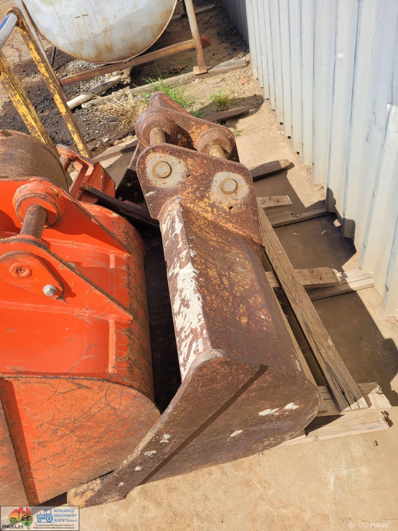 4x Kubota 4.5t Excavator Buckets - photo 10