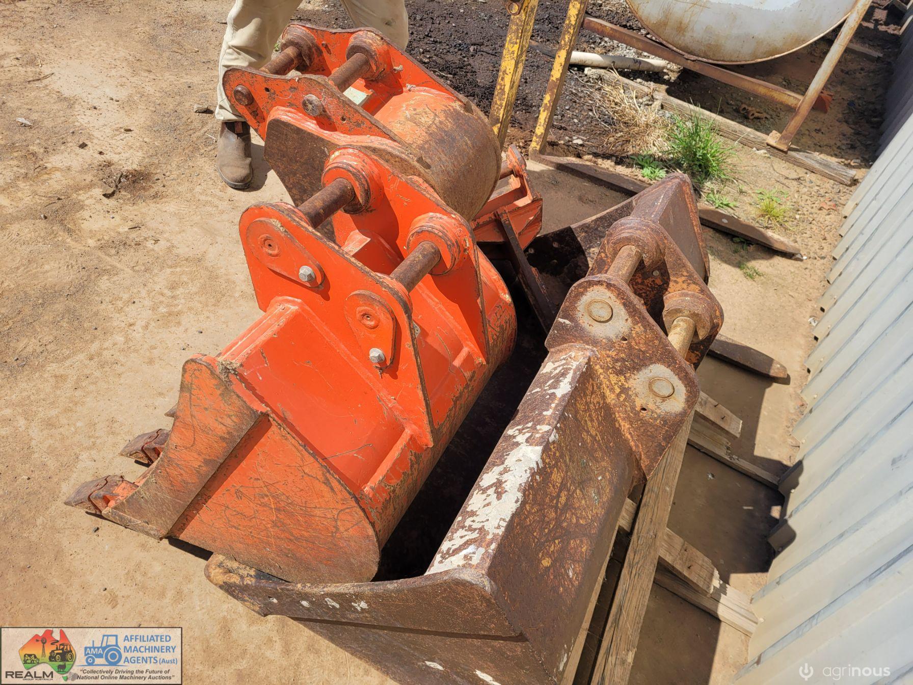 4x Kubota 4.5t Excavator Buckets - photo 3