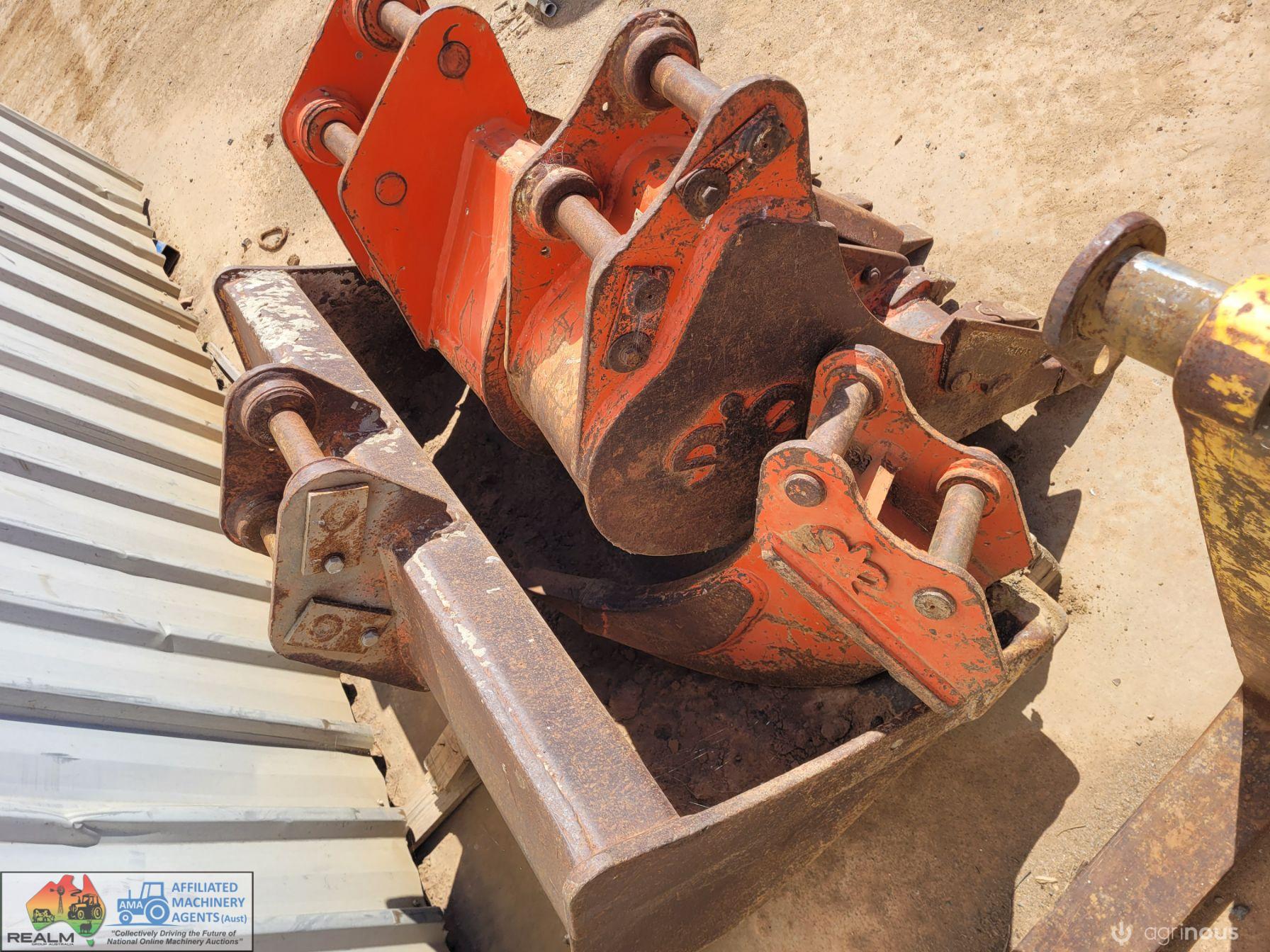 4x Kubota 4.5t Excavator Buckets