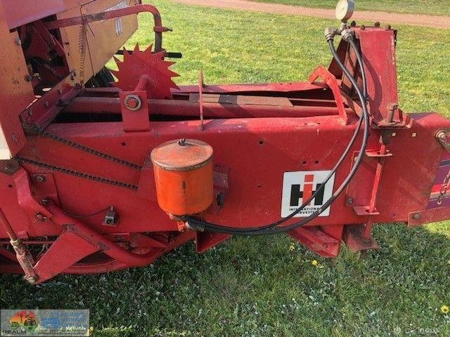 IH-440 Square Baler - photo 7