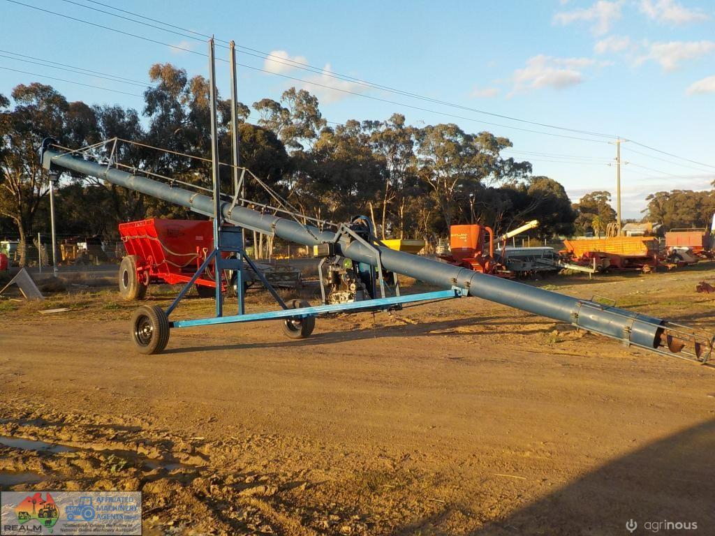 Grain Auger with Kubota 40X10
