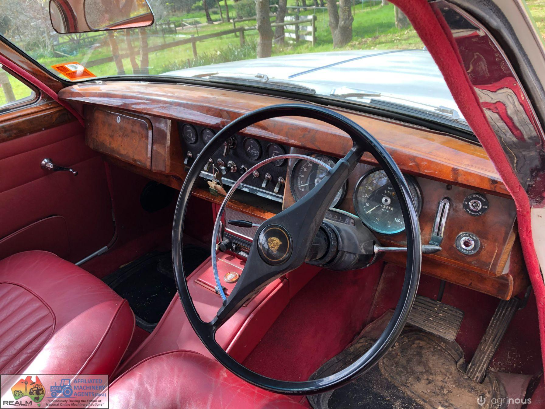 1957 Mk2 Jaguar Sedan - photo 6