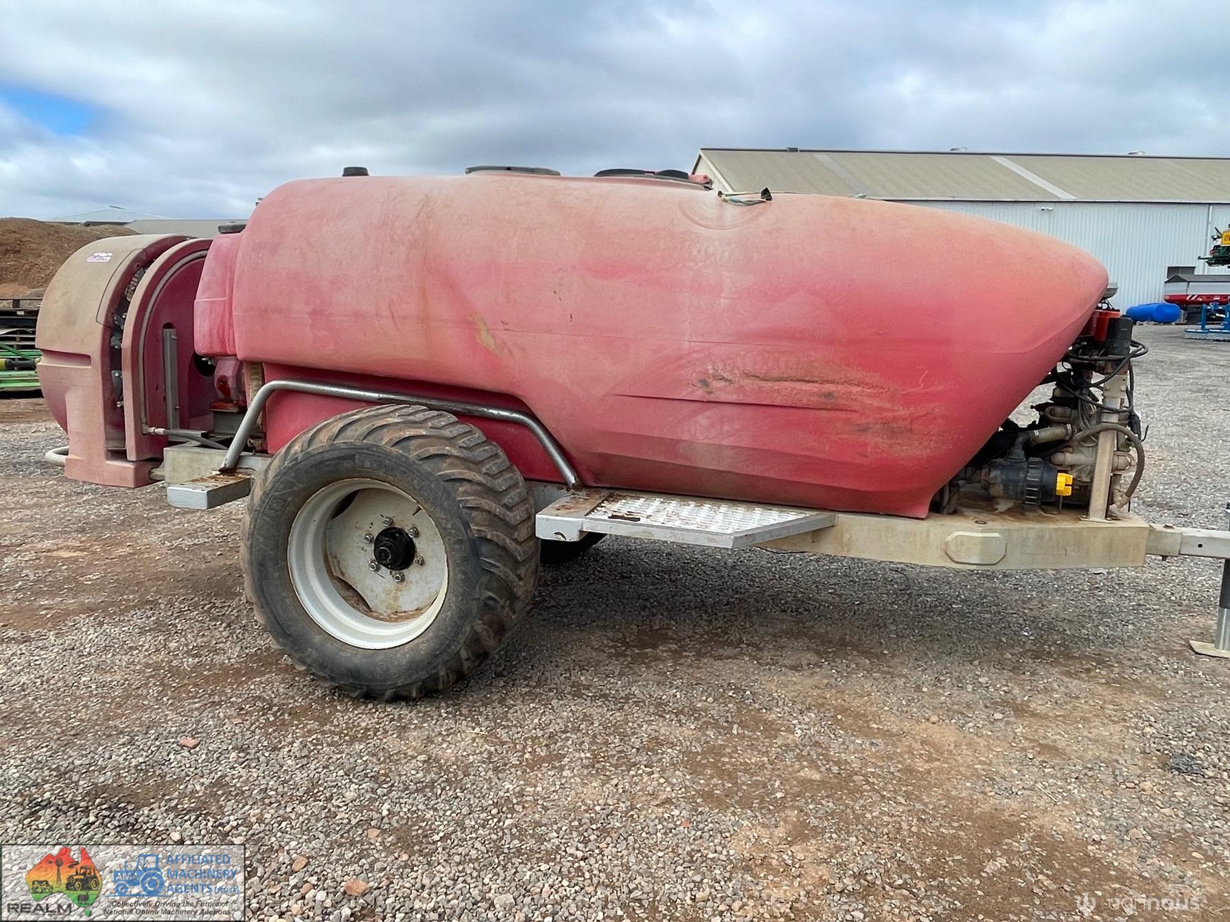 Silvan 3500 lt Orchard sprayer - photo 3
