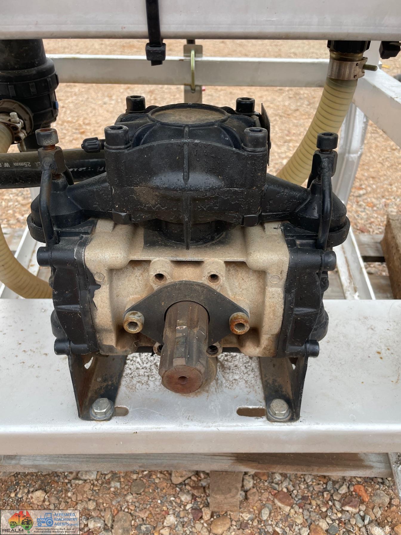 Croplands 700 litre Linkage Sprayer - photo 7