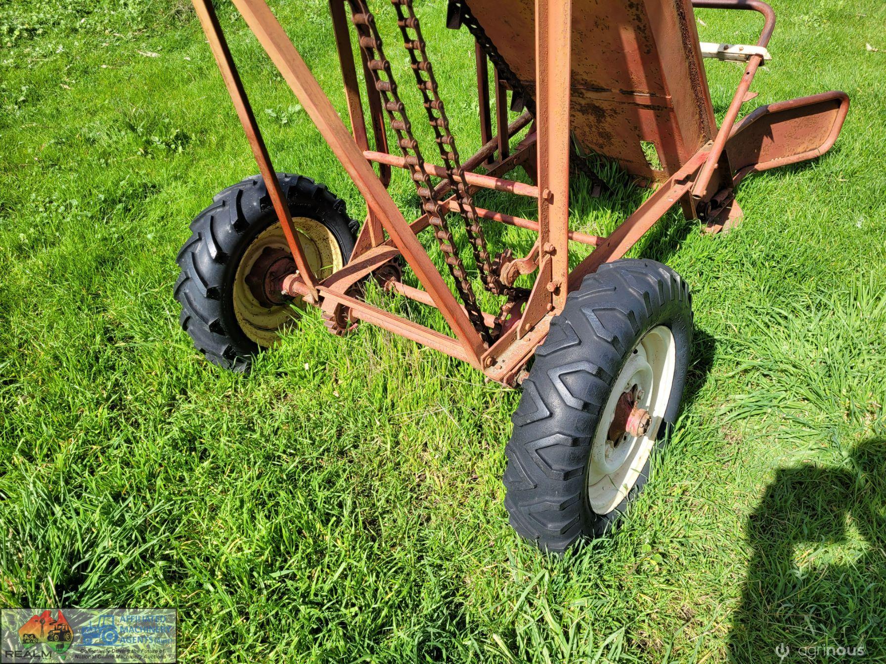 New Holland 471 Hay Elevator-Loader - photo 5