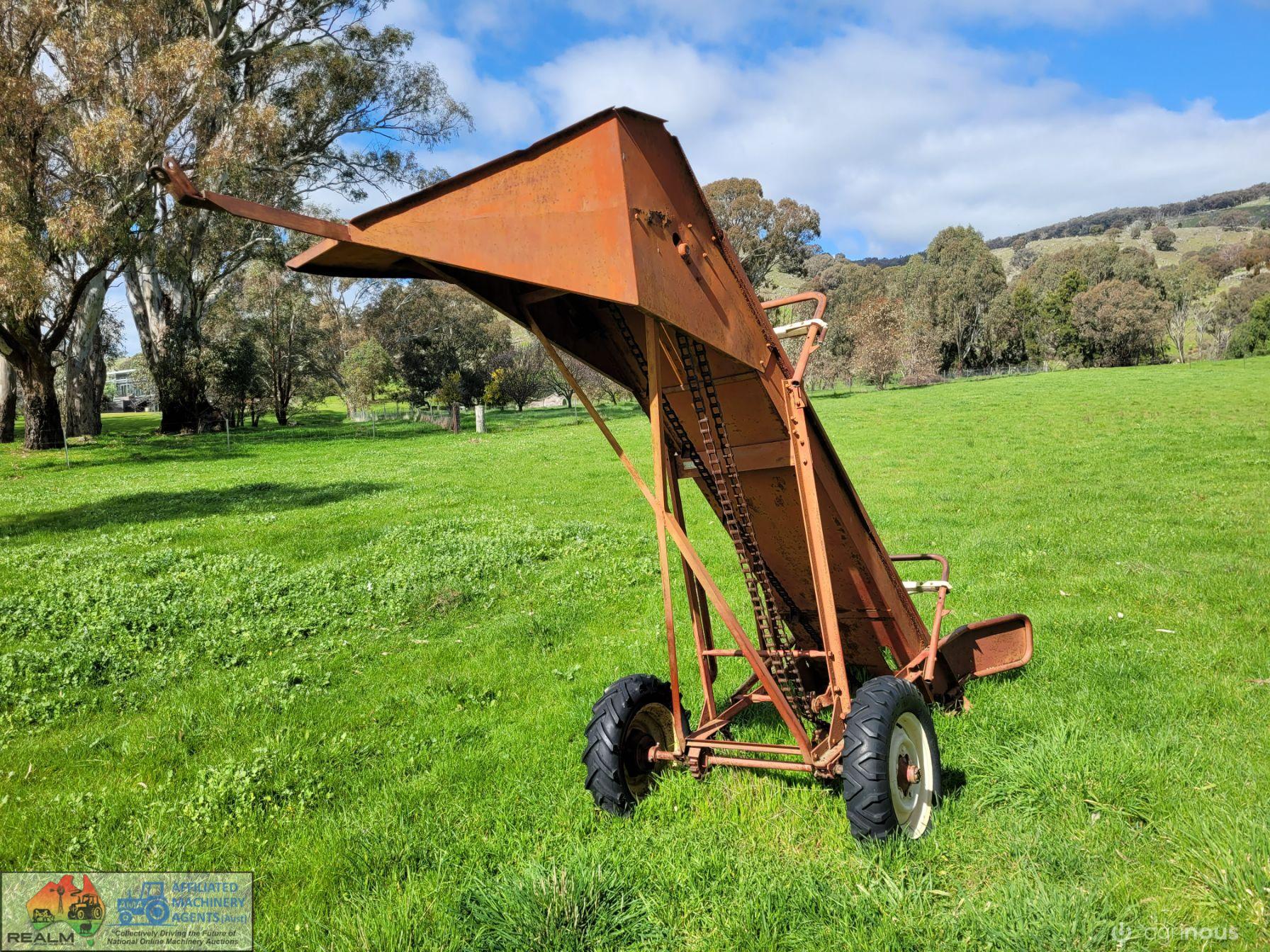 New Holland 471 Hay Elevator-Loader