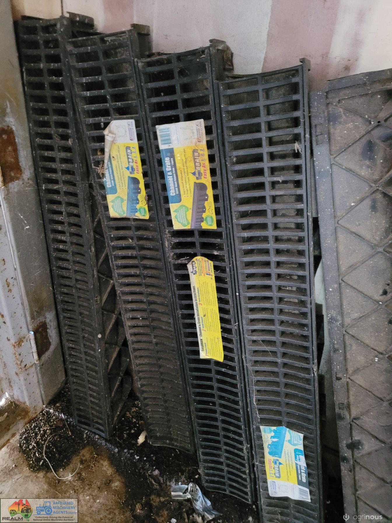5x Plastic Easy Drain Walk-way Grates (New) - photo 2