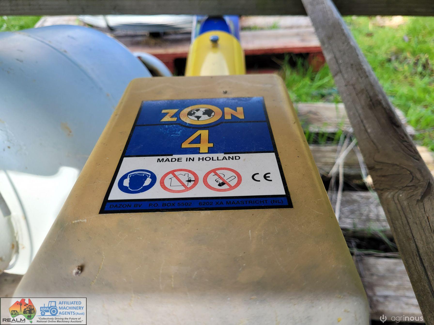 ZoN 4 ~ Gas Scare Gun with Gas Bottle & Weather Frame - photo 2