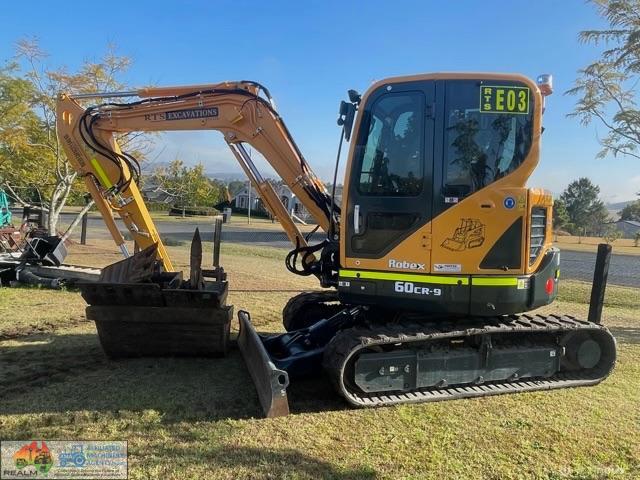 Hyundai 6T Excavator As New - photo 3