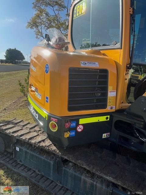 Hyundai 6T Excavator As New - photo 7