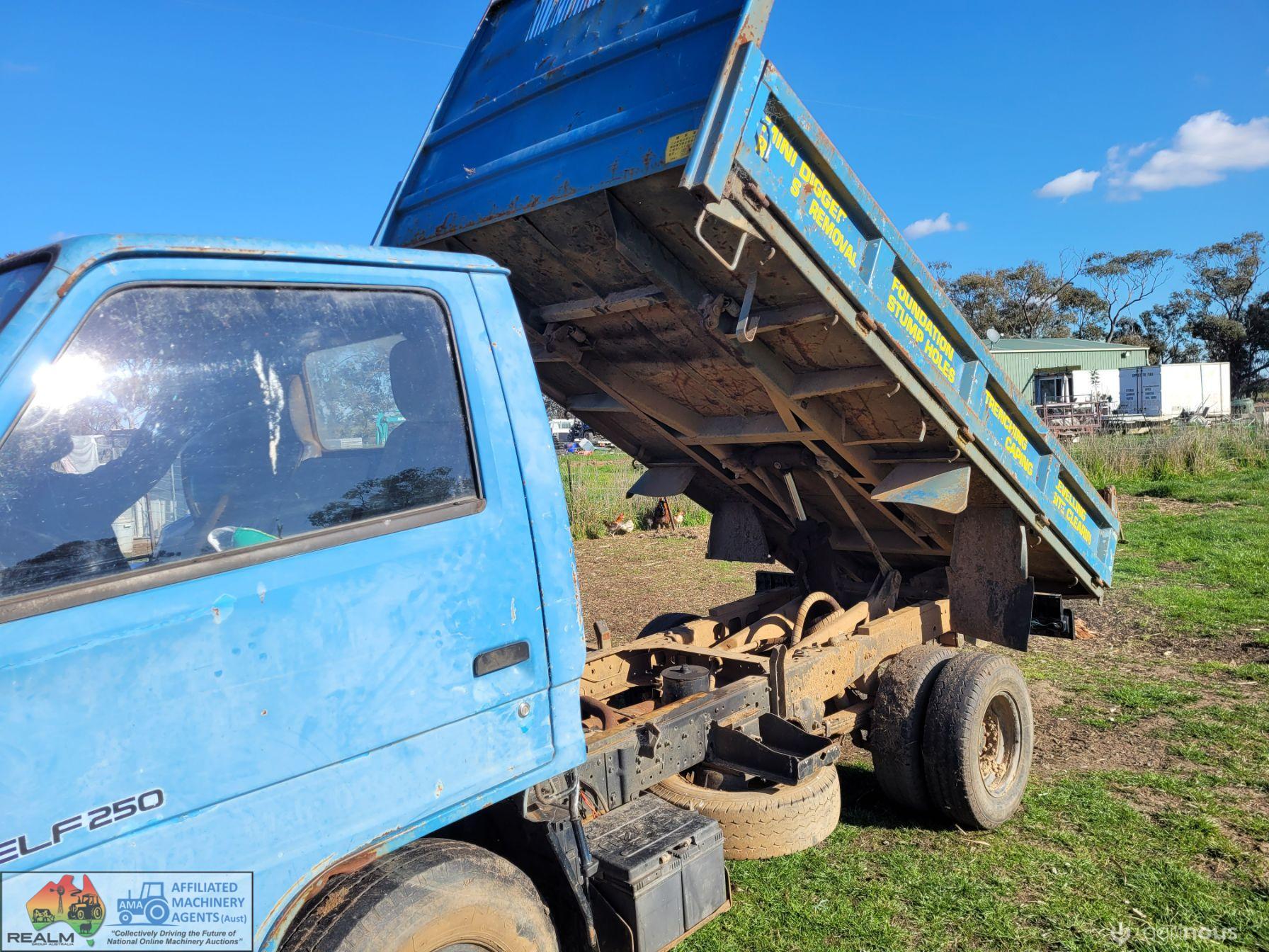 1987 Isuzu Elf 250 Tip Truck - photo 4