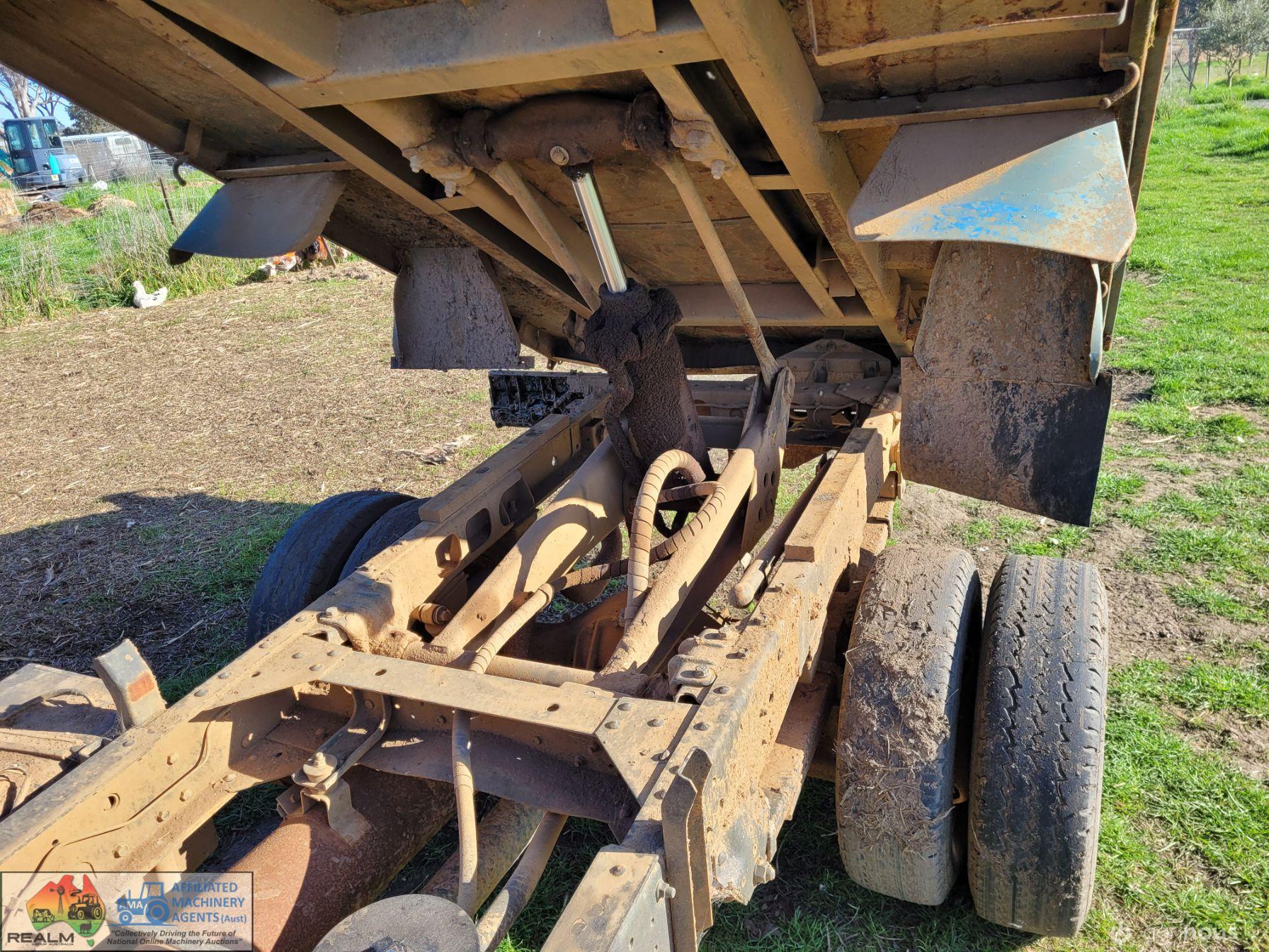 1987 Isuzu Elf 250 Tip Truck - photo 6