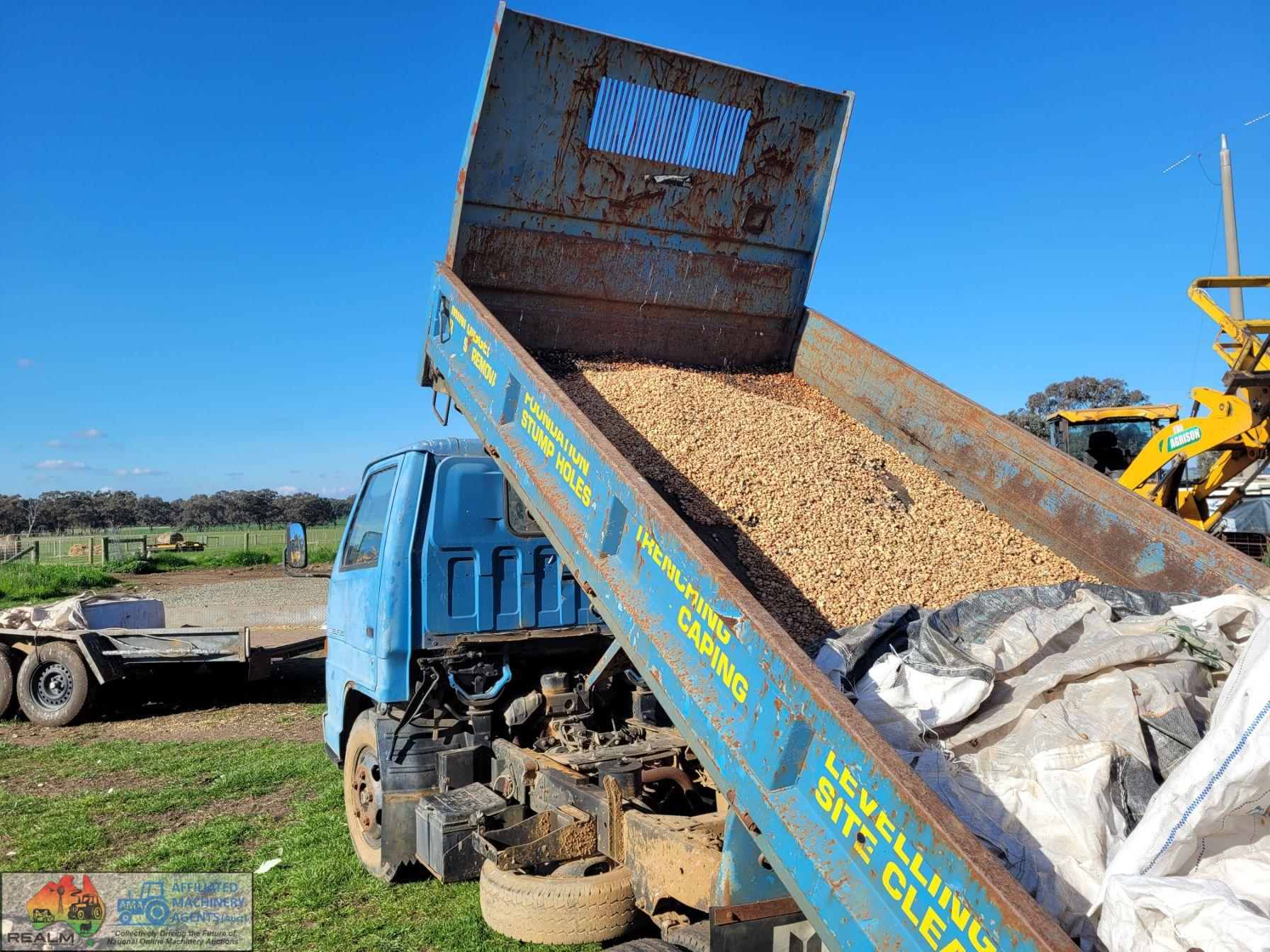 1987 Isuzu Elf 250 Tip Truck - photo 5