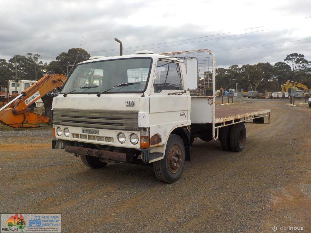 Mazda Titan T4100 Tray Truck