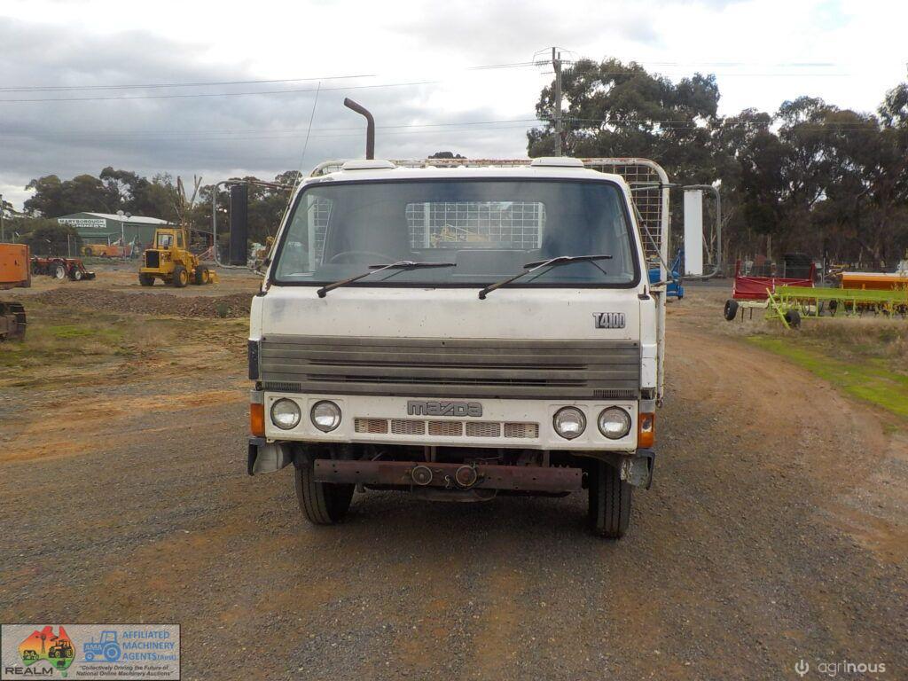 Mazda Titan T4100 Tray Truck - photo 2