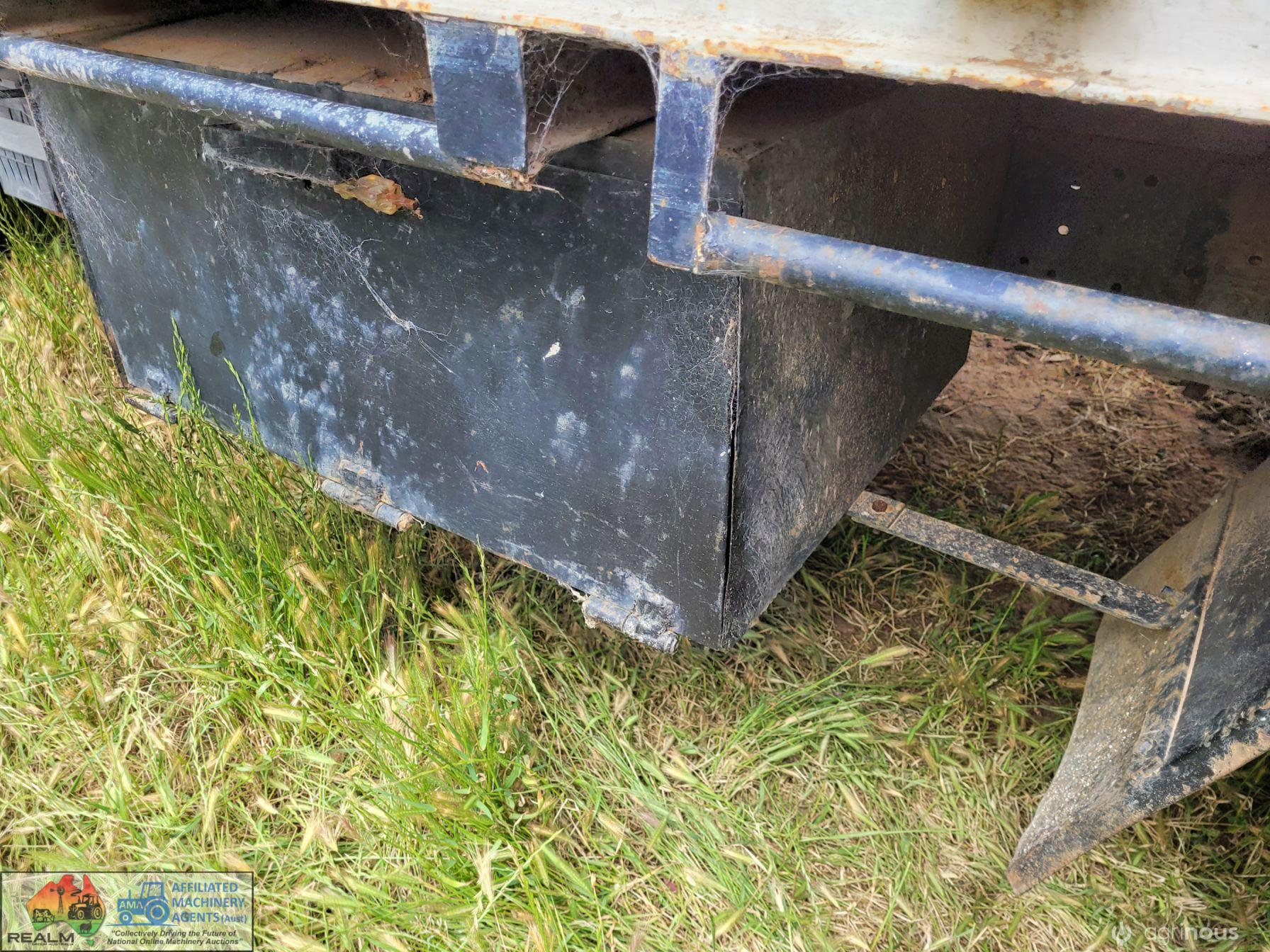 1985 Mitsubishi Canter Tray Truck with HIAB - photo 12