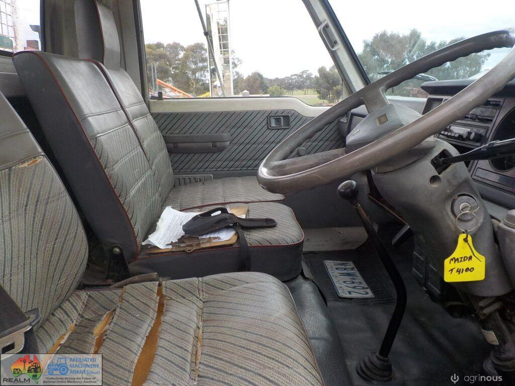 Mazda Titan T4100 Tray Truck - photo 7