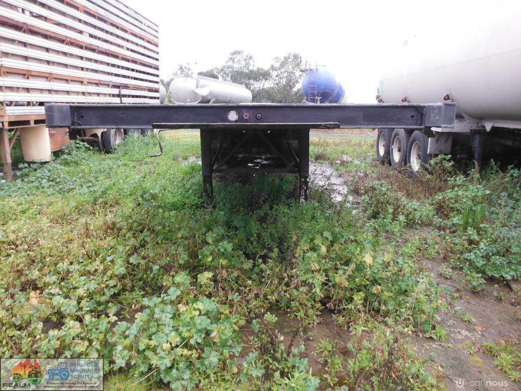 Tri-axle Flat Top Trailer - photo 2