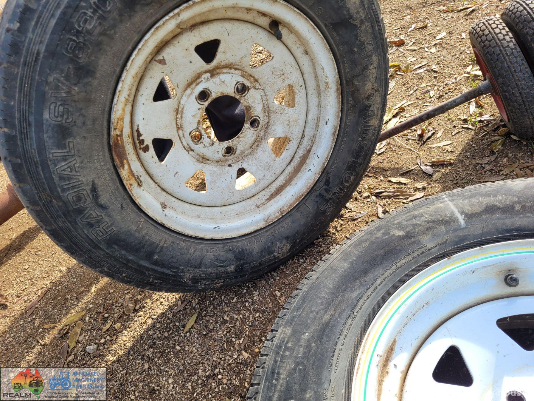 2x Ford Sunraysia Trailer Rims with 195R14 Tyres - photo 4