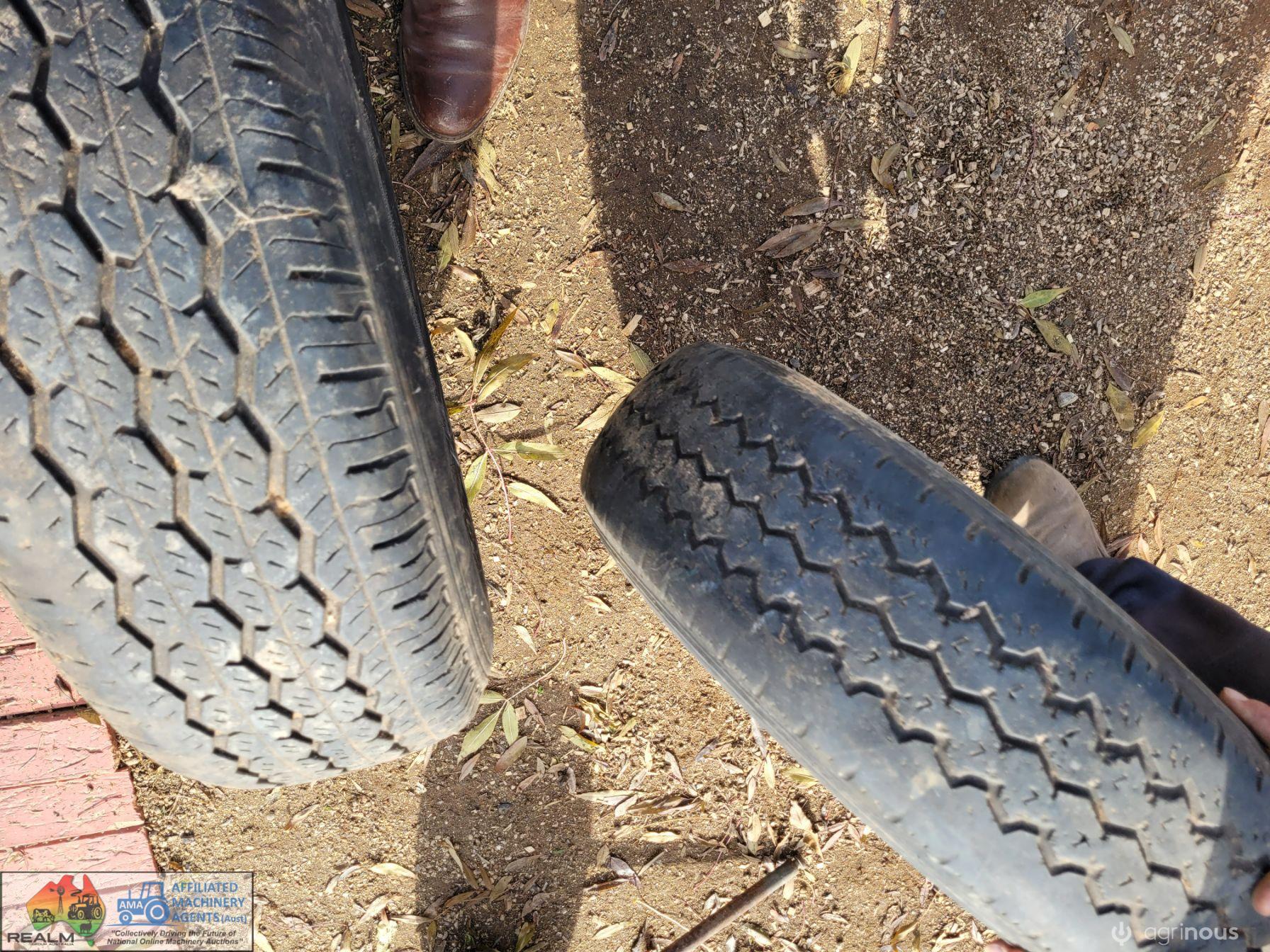2x Ford Sunraysia Trailer Rims with 195R14 Tyres - photo 5
