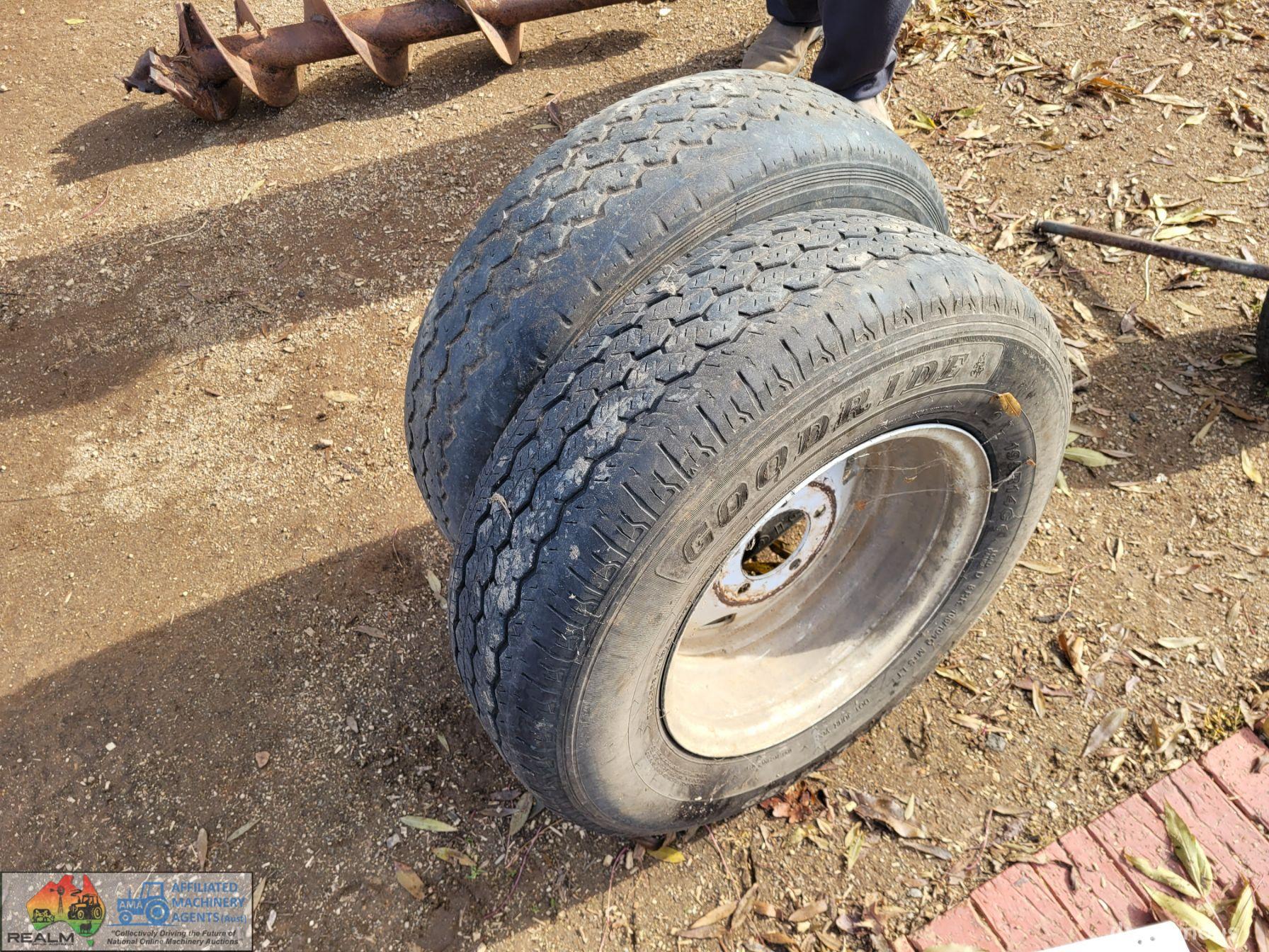 2x Ford Sunraysia Trailer Rims with 195R14 Tyres - photo 2