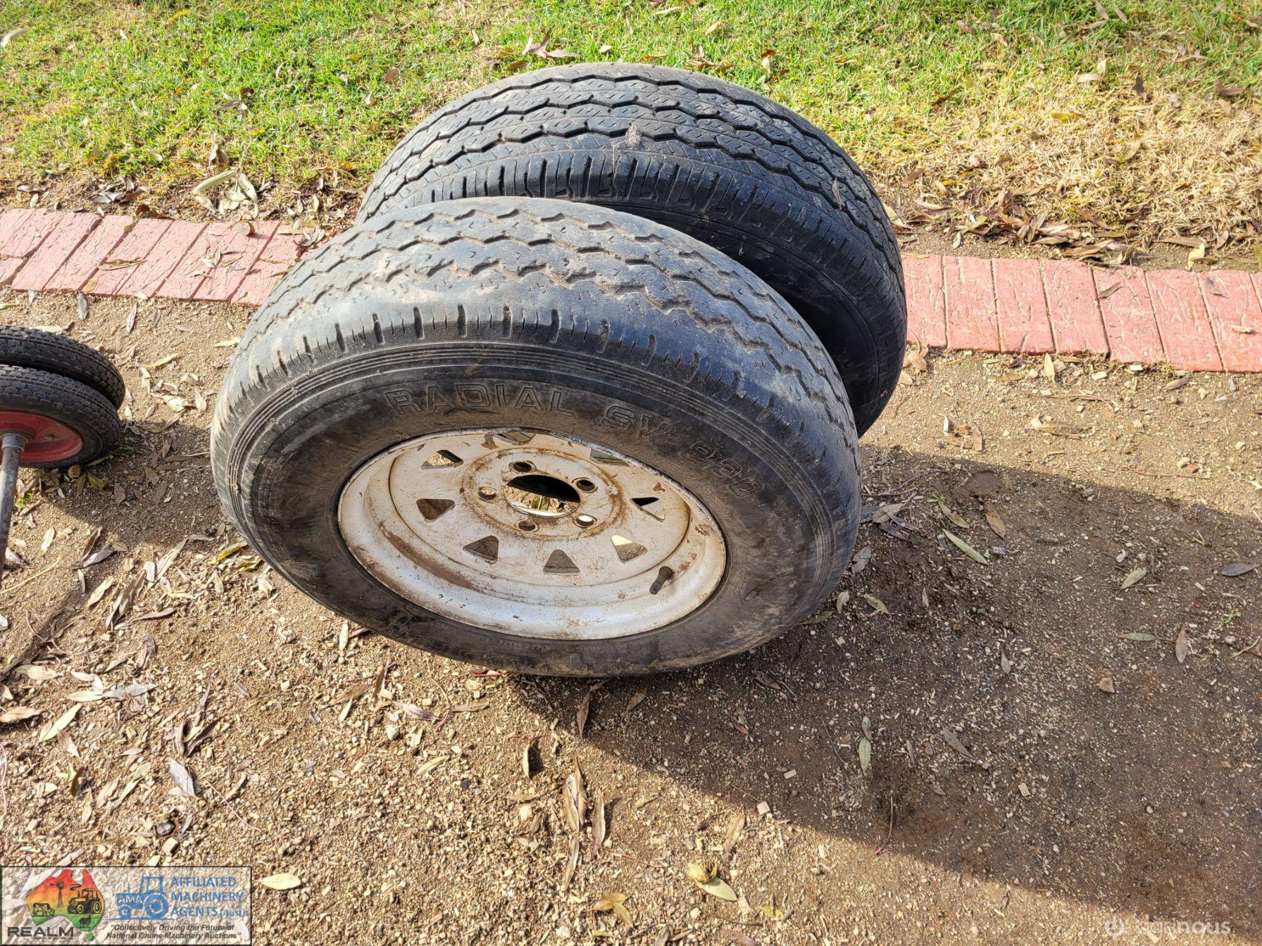 2x Ford Sunraysia Trailer Rims with 195R14 Tyres