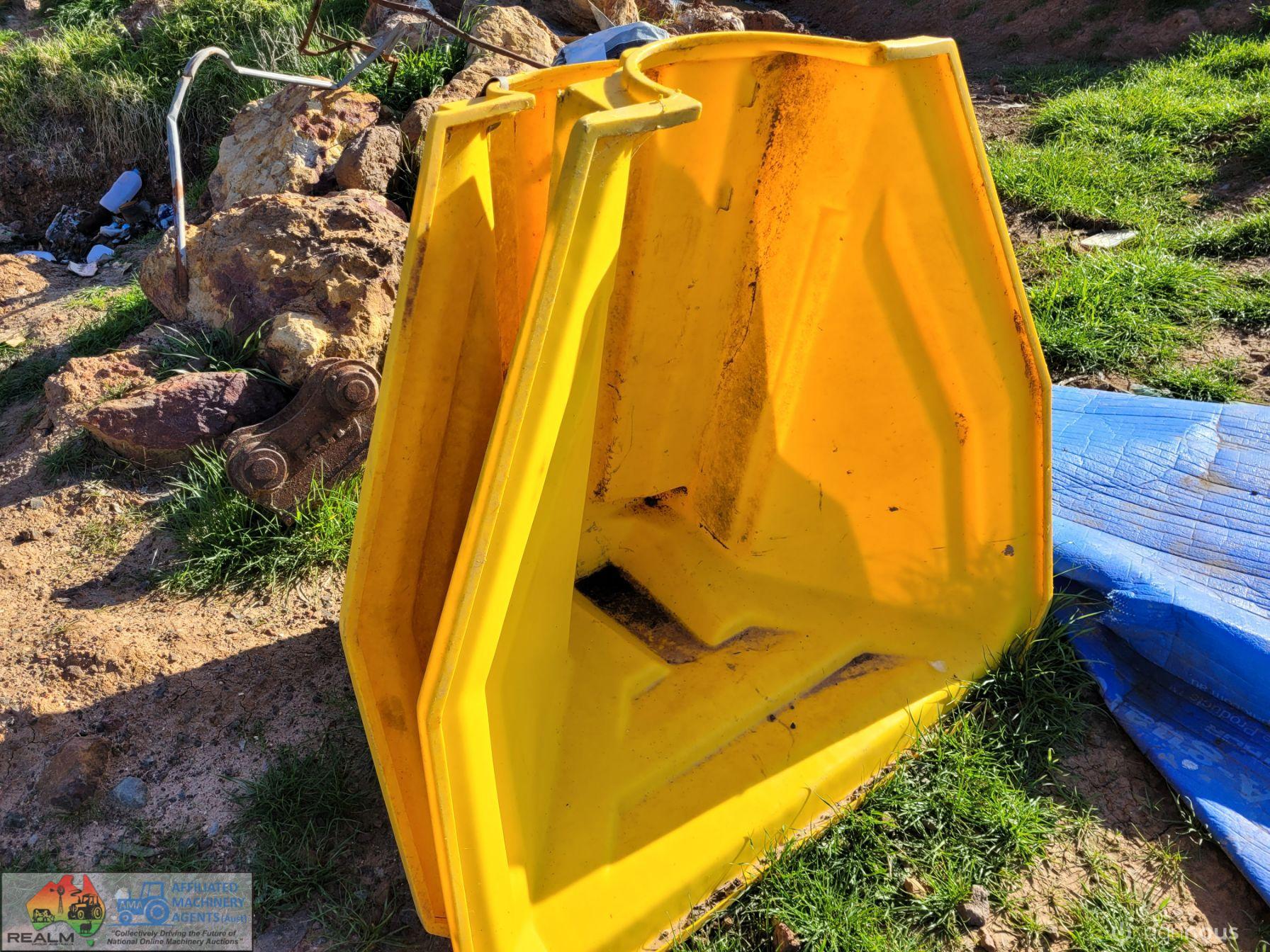 Plastic Auger Hopper x1 - photo 3