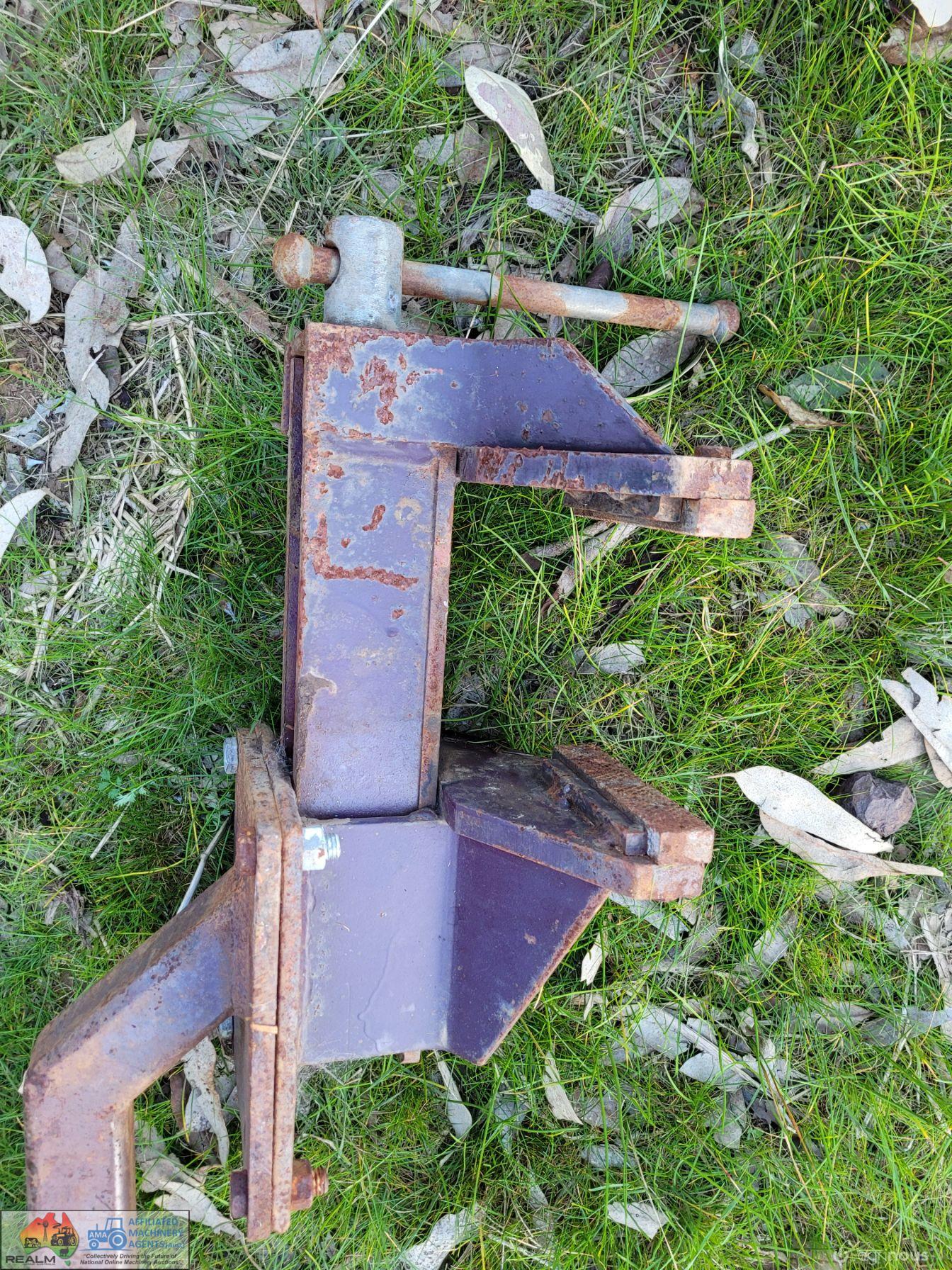 Solid Steel Vice with Towbar Mount - photo 4