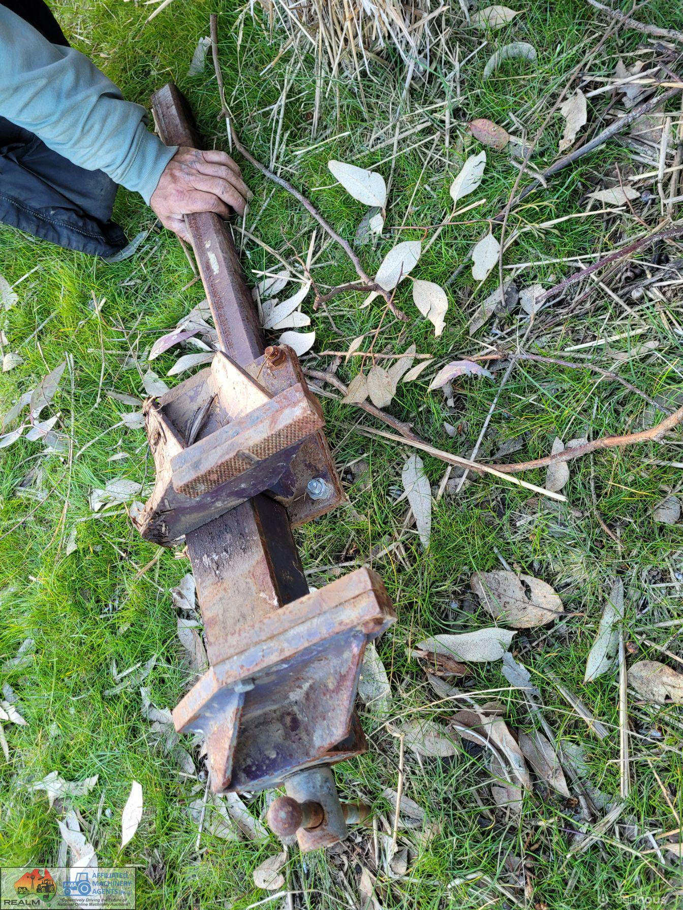 Solid Steel Vice with Towbar Mount - photo 2