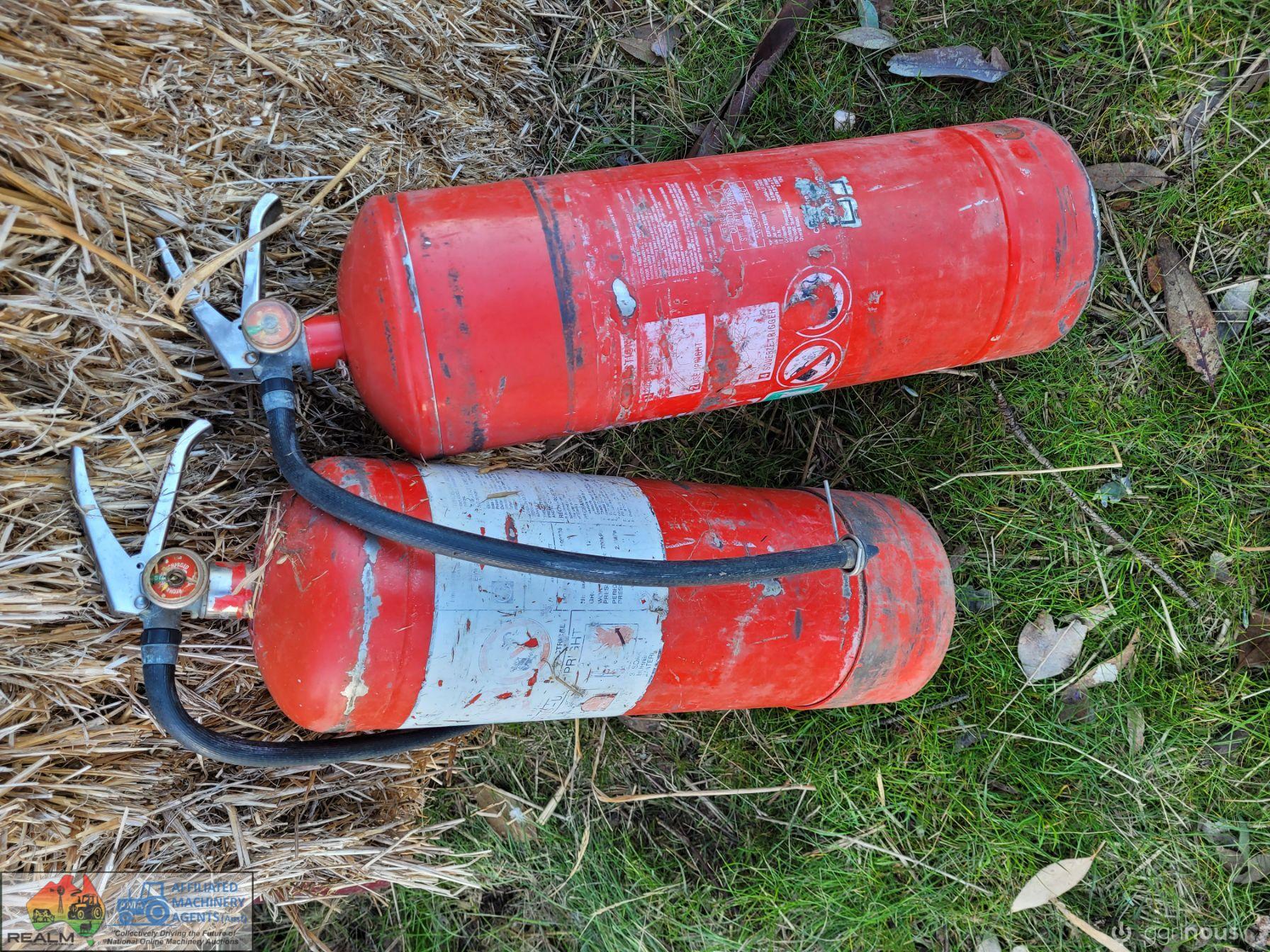 2x Fire Extinguishers - photo 2