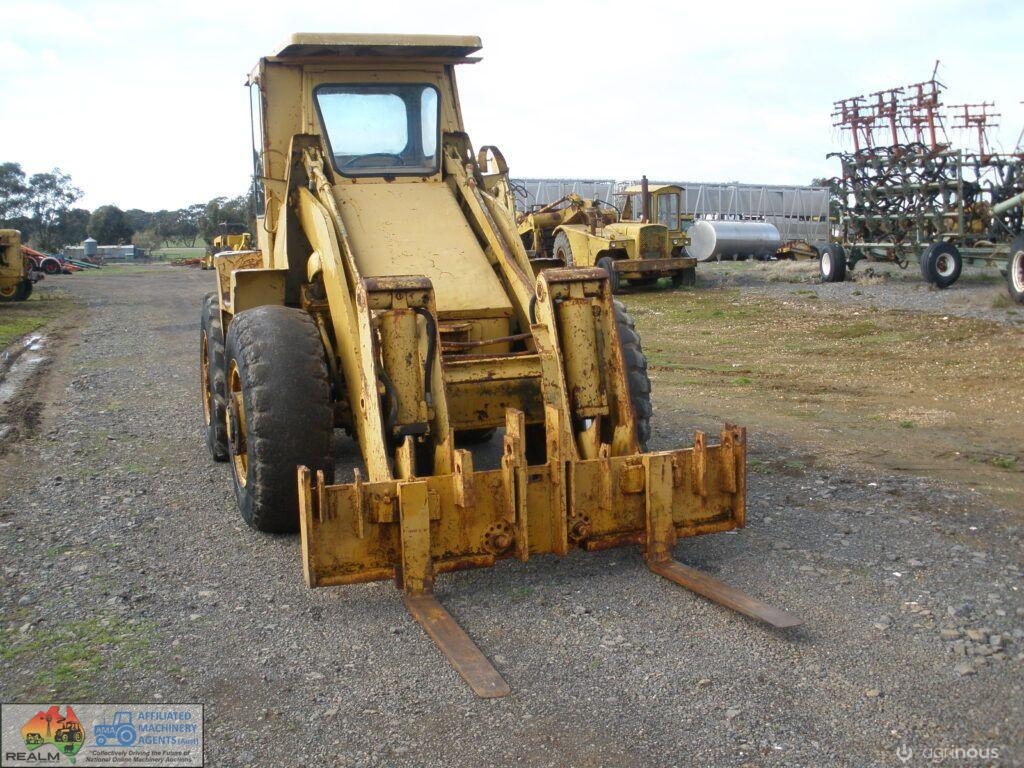 Clark 4×4 Loader with Forks - photo 3