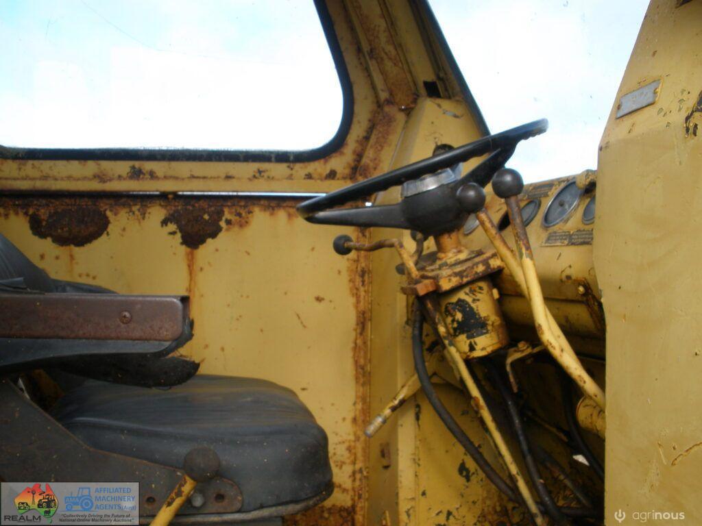 Clark 4×4 Loader with Forks - photo 7