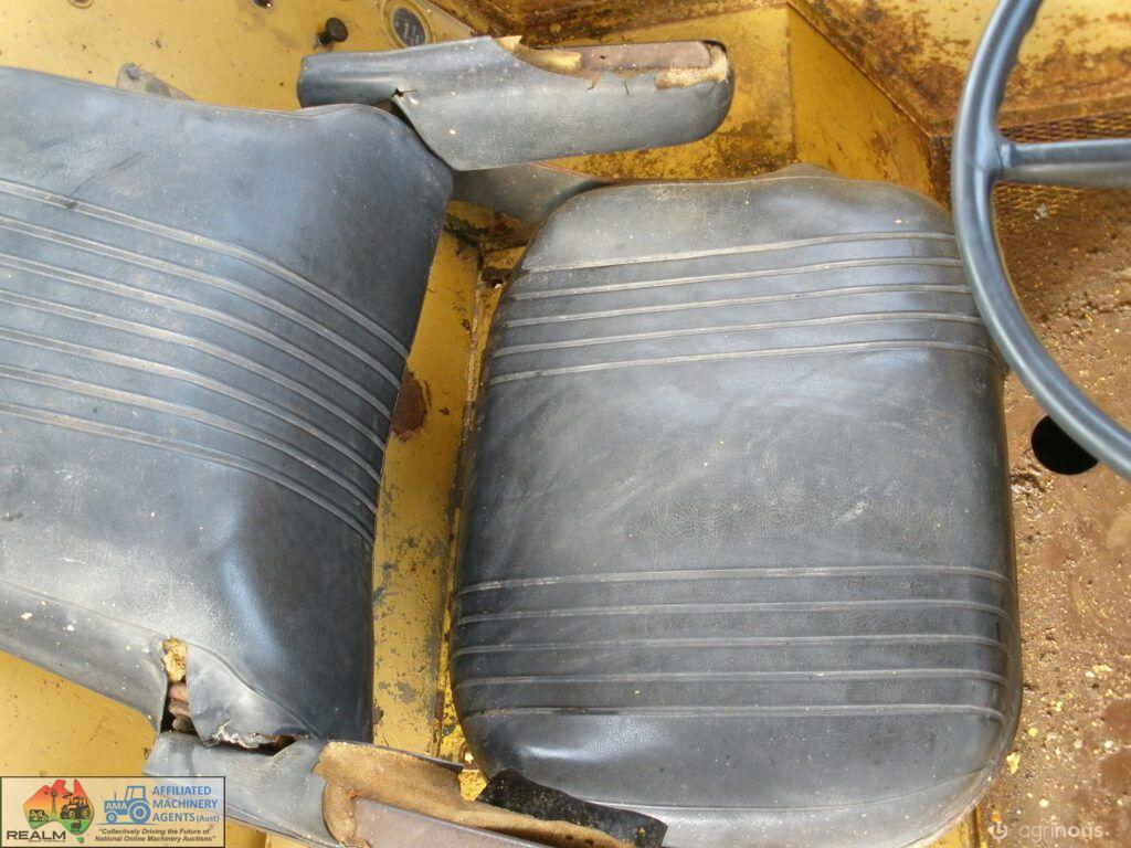 Clark 4×4 Loader with Forks - photo 8