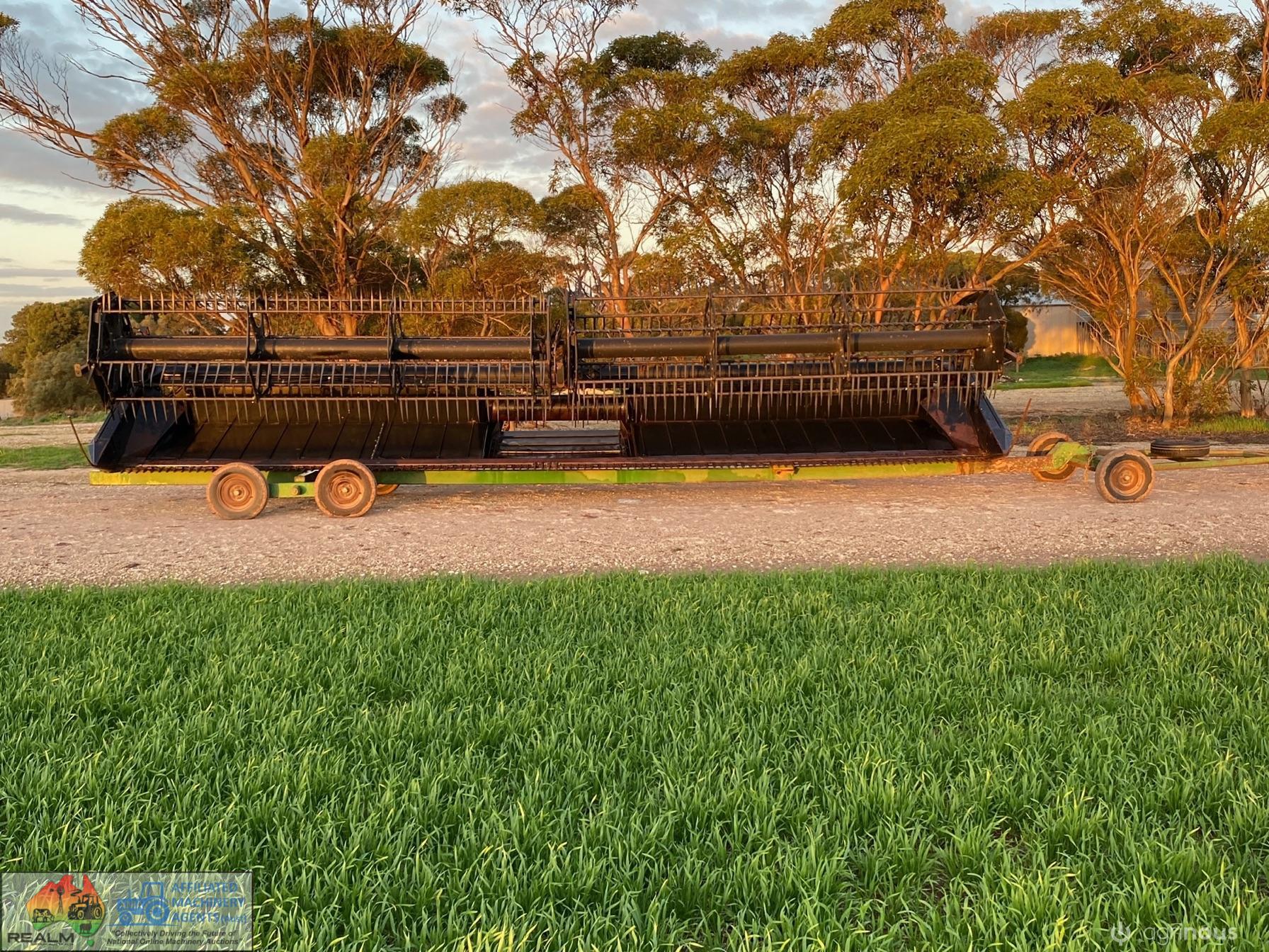 30ft Macdon 972 Header Front on Comb Trailer - photo 6
