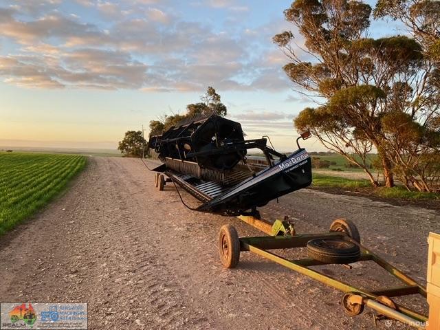 30ft Macdon 972 Header Front on Comb Trailer - photo 4