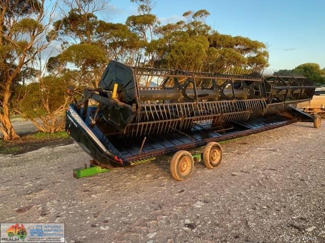 30ft Macdon 972 Header Front on Comb Trailer - photo 3
