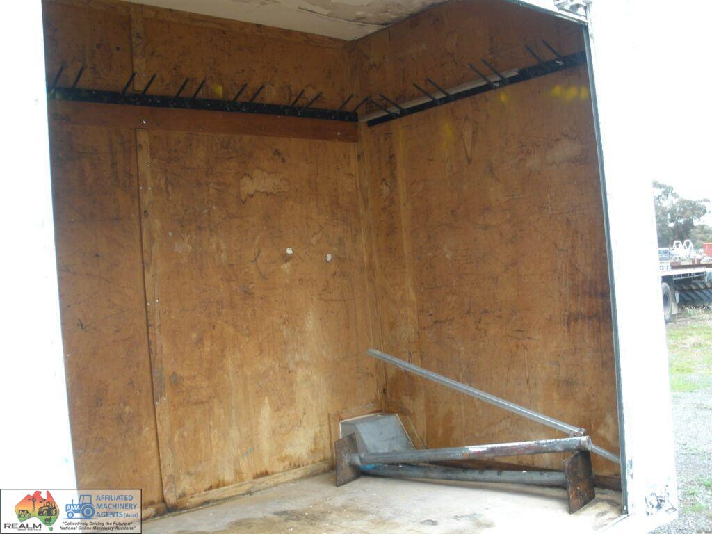 Tandem Axle Site Van - photo 7
