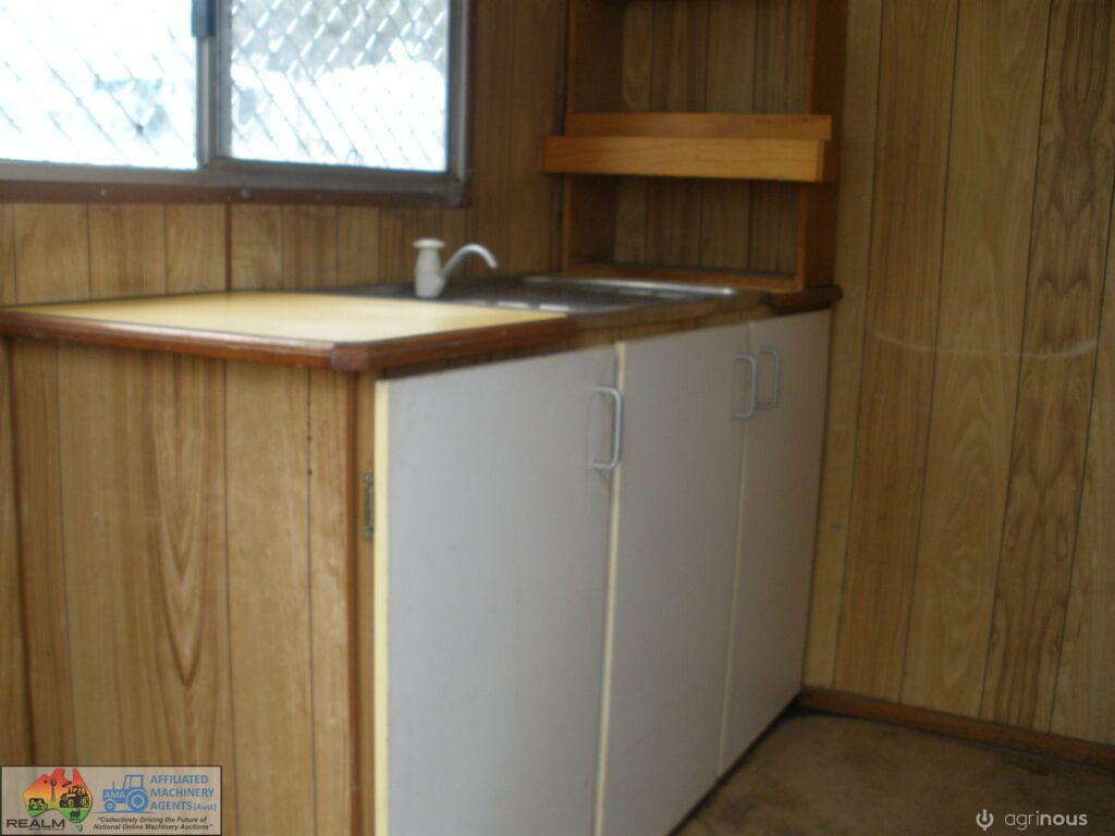Tandem Axle Site Van - photo 4