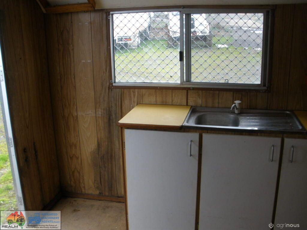 Tandem Axle Site Van - photo 5