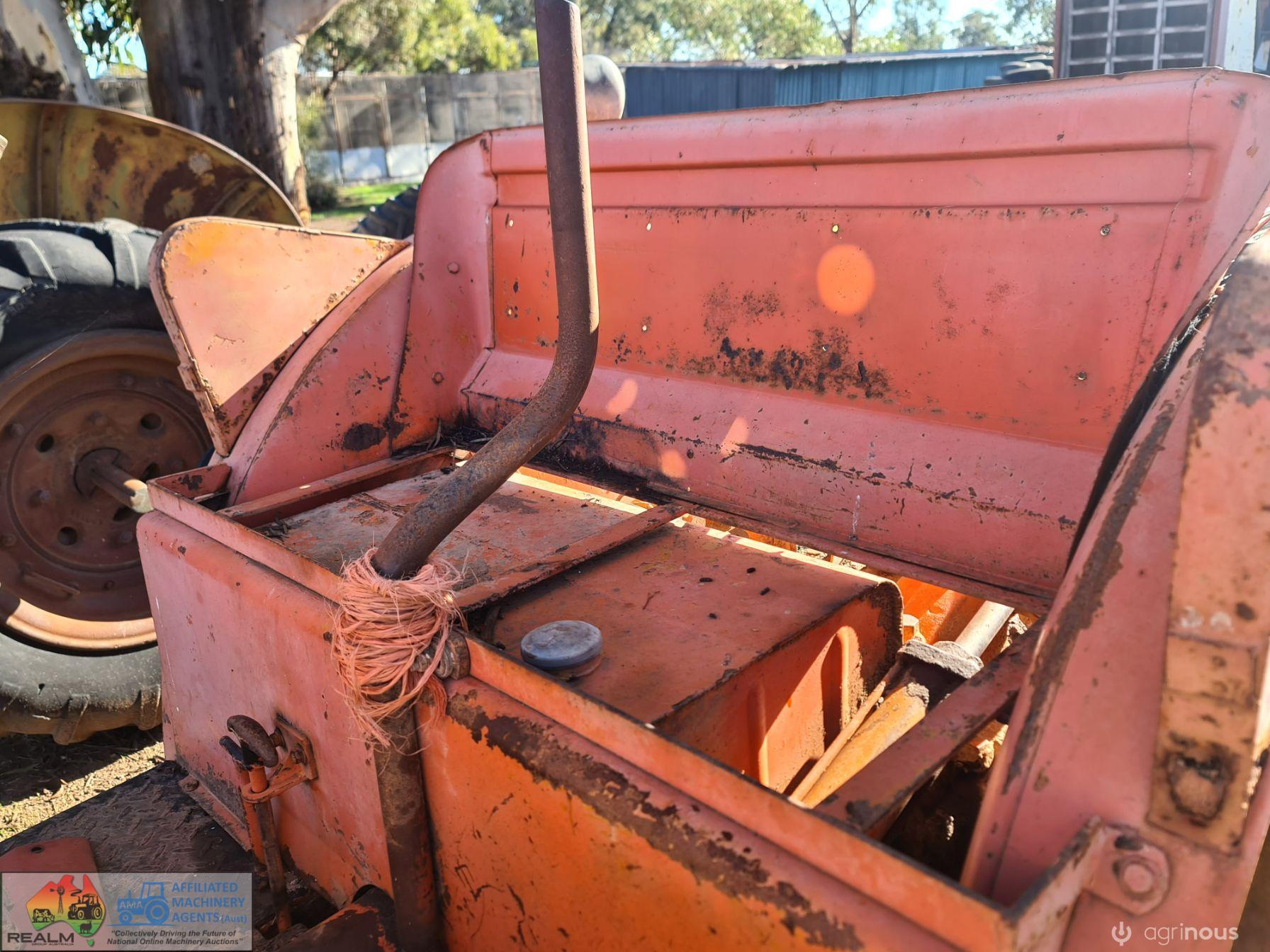 Chamberlain 9G Tractor - photo 4