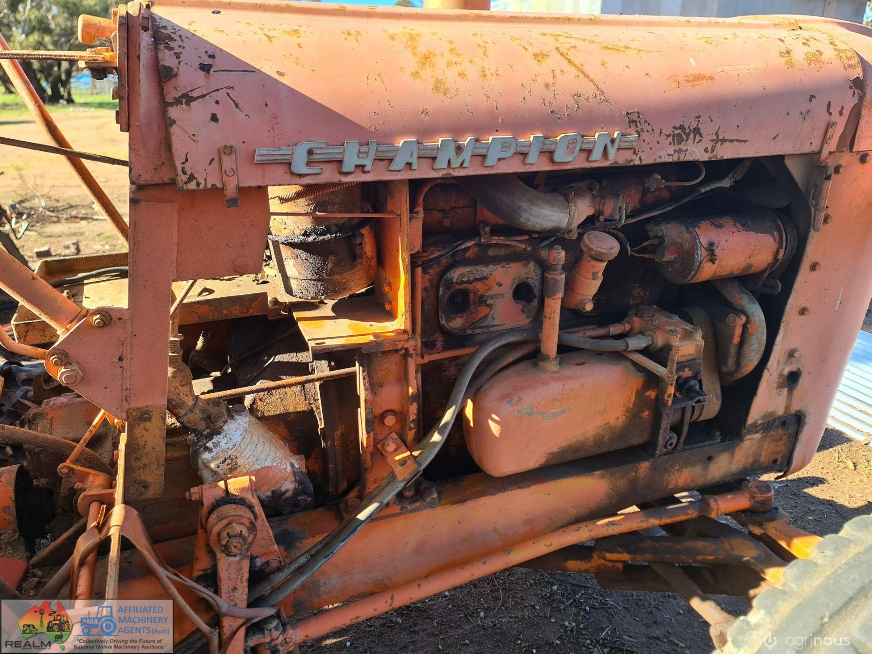 Chamberlain 9G Tractor - photo 2
