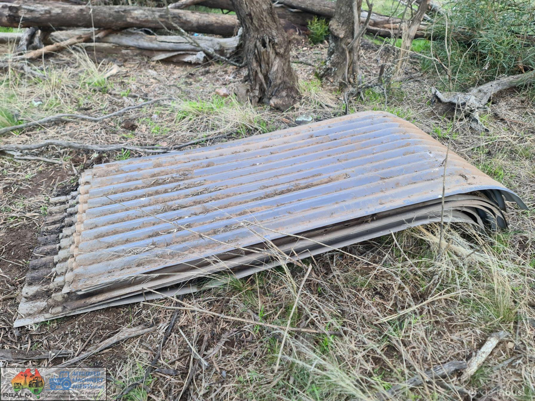 10x 2025mm Sheets of used Bullnose Roofing Iron
