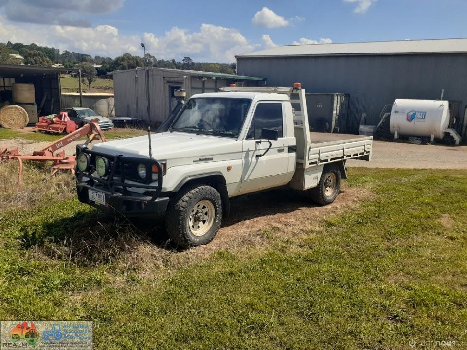 2000 Toyota Landcruiser 4x4 Tray Utility - photo 3