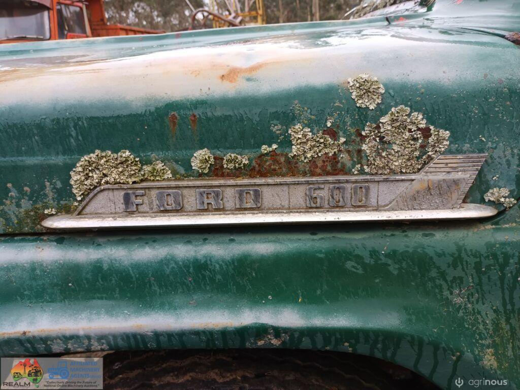Ford F600 Tray Truck - photo 6