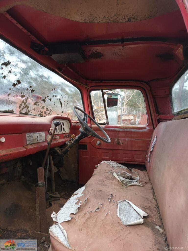 Ford F600 Tray Truck - photo 5