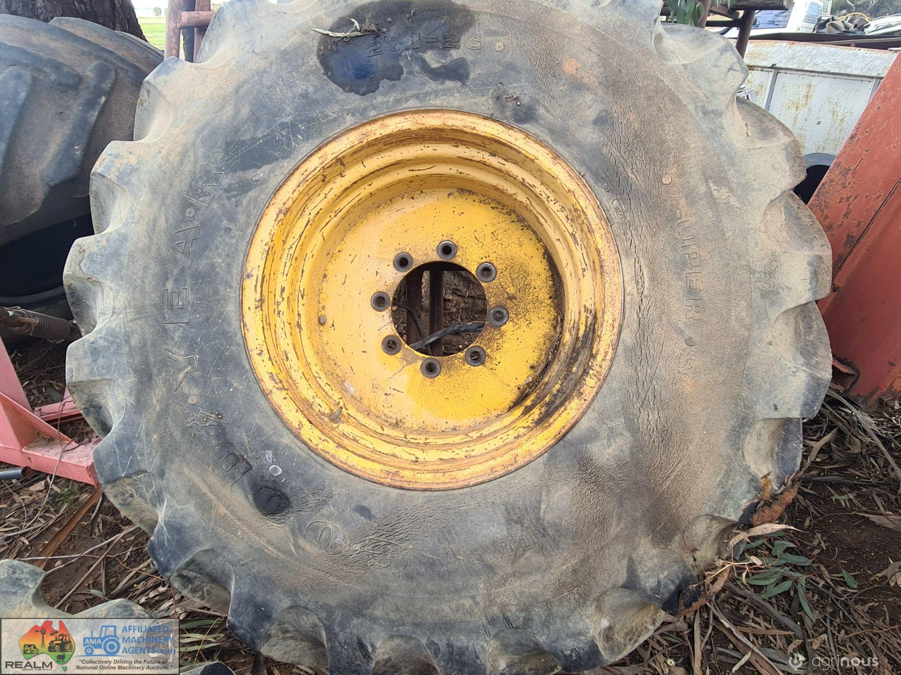 Tractor Tyre & Rim (23.1 x 26) - photo 5