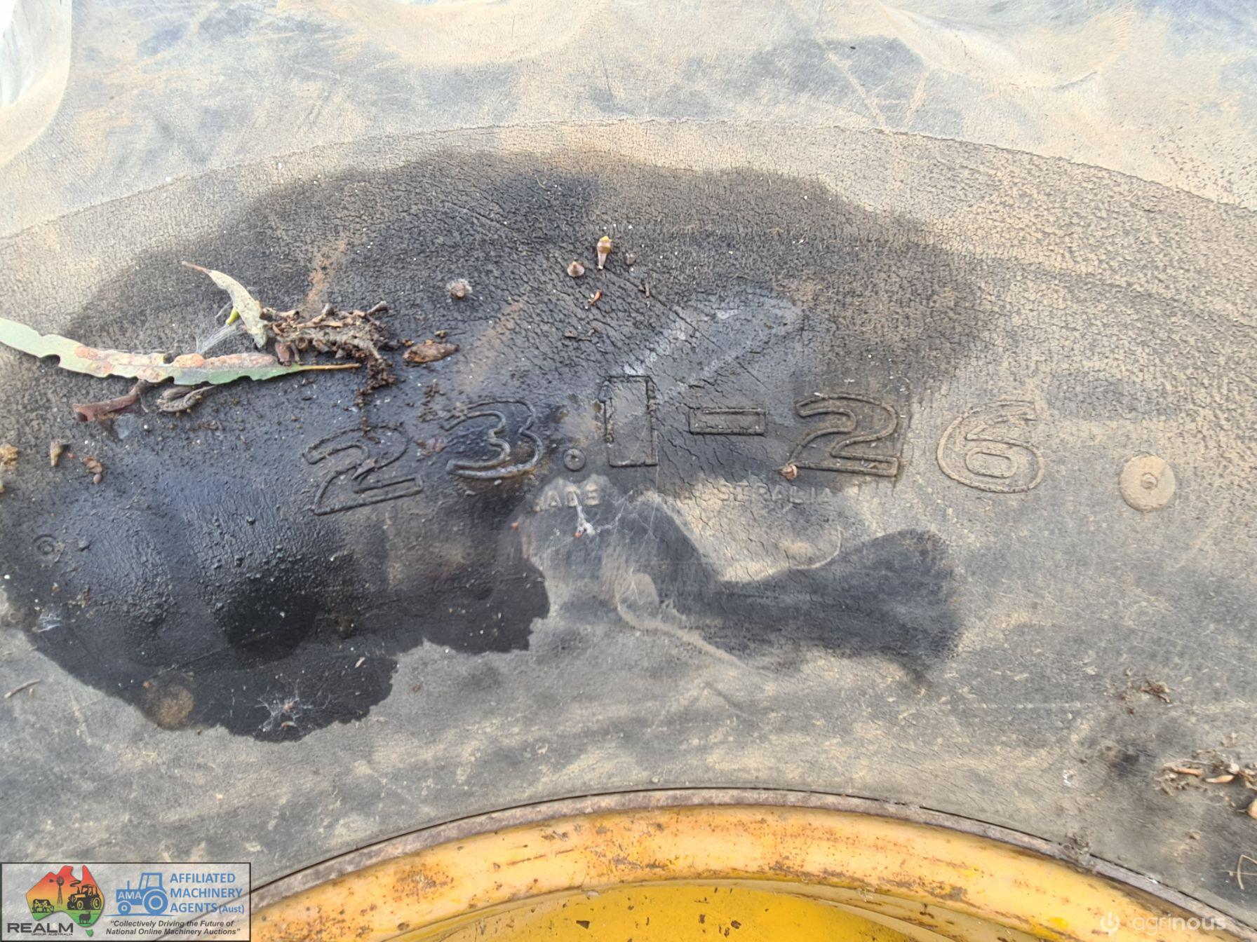 Tractor Tyre & Rim (23.1 x 26) - photo 2