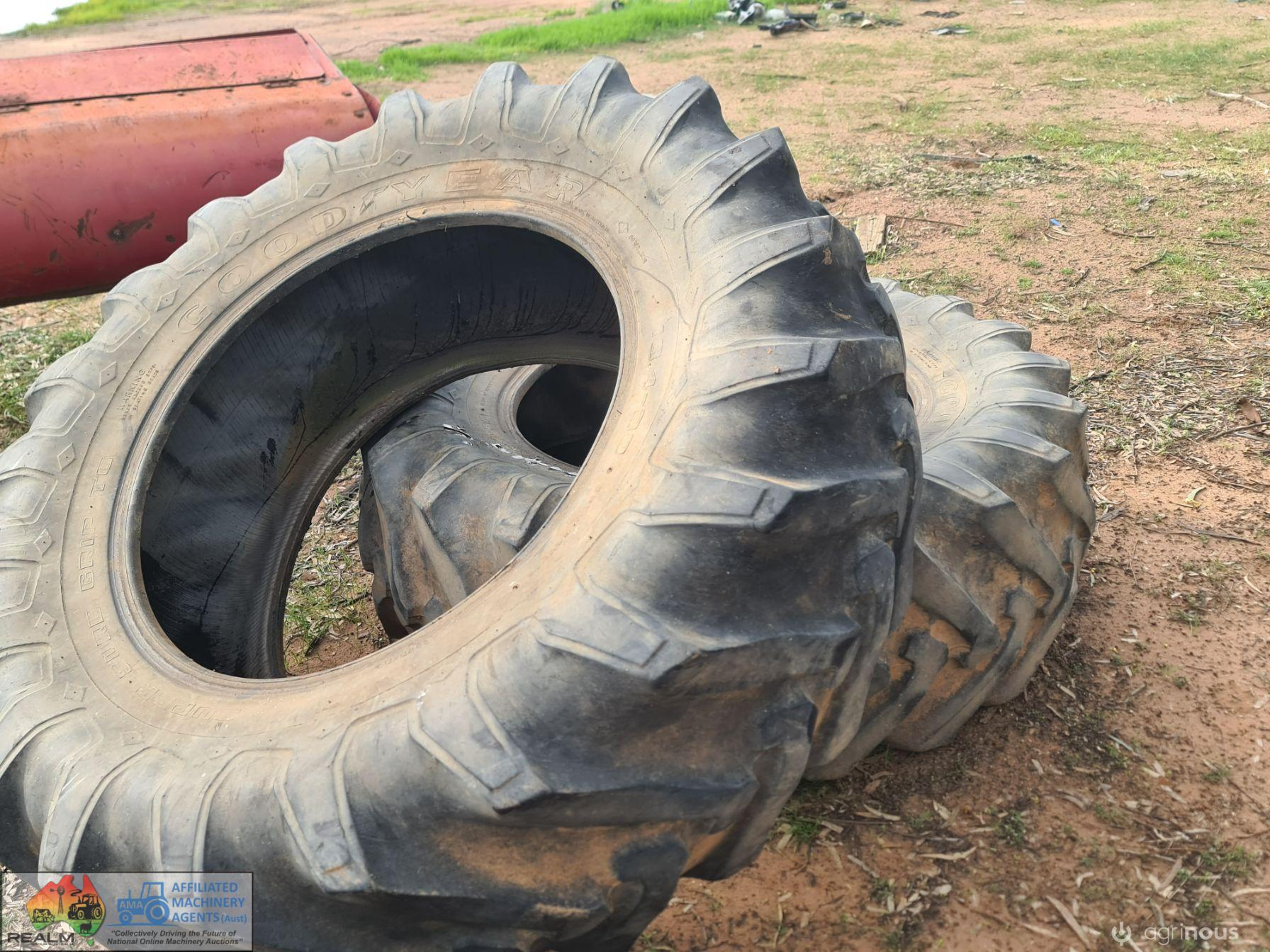 2x Tractor Tyres (18.4 x 30) - photo 2