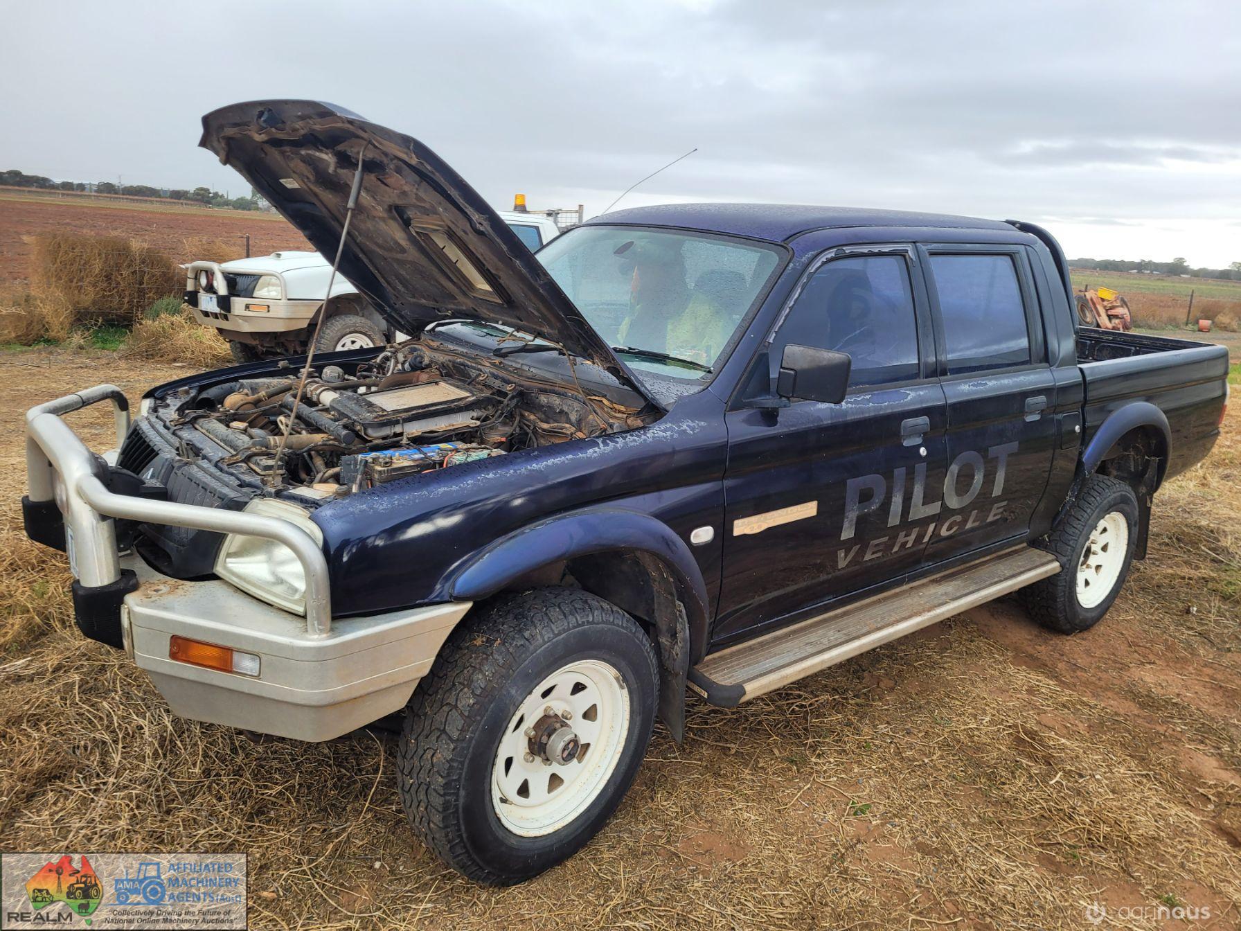 2005 Blue Triton 4x4 Dual Cab Ute - photo 3