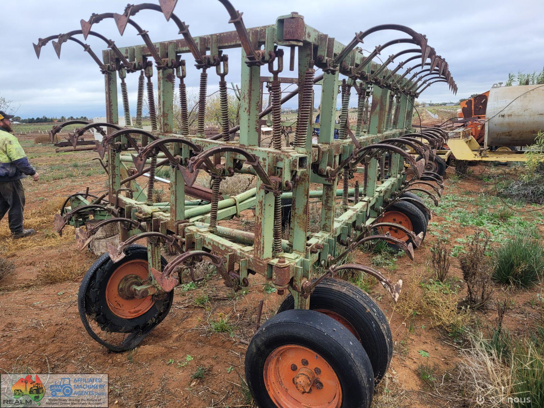 23ft John Shearer Field Span Cultivator - photo 4